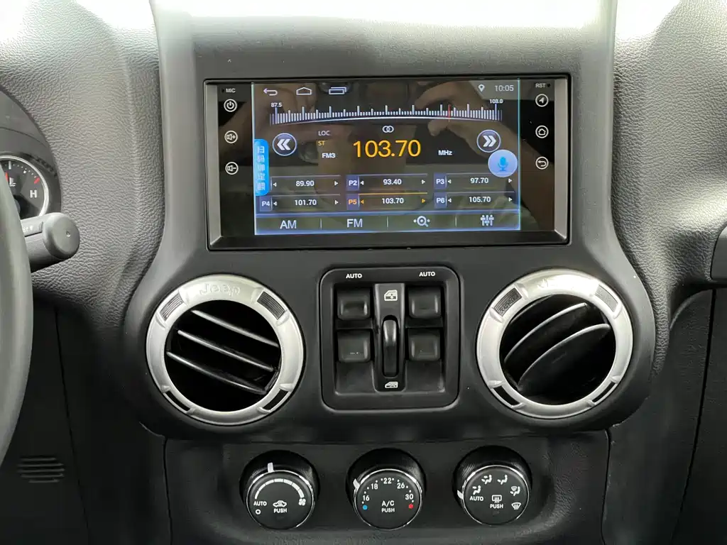 Jeep Wrangler 2016 — фото 19