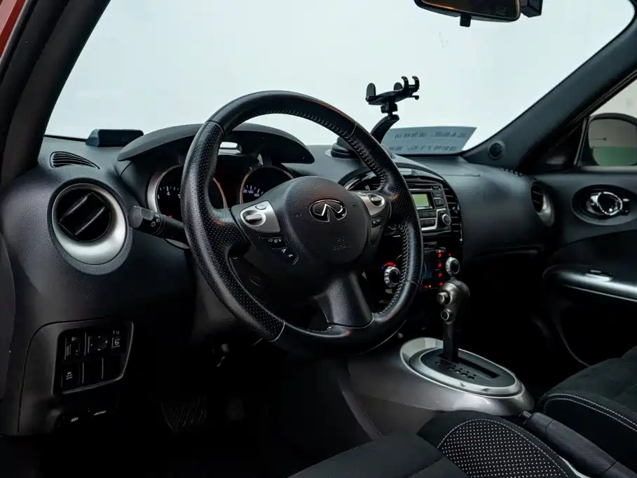Infiniti ESQ 2016 — фото 12