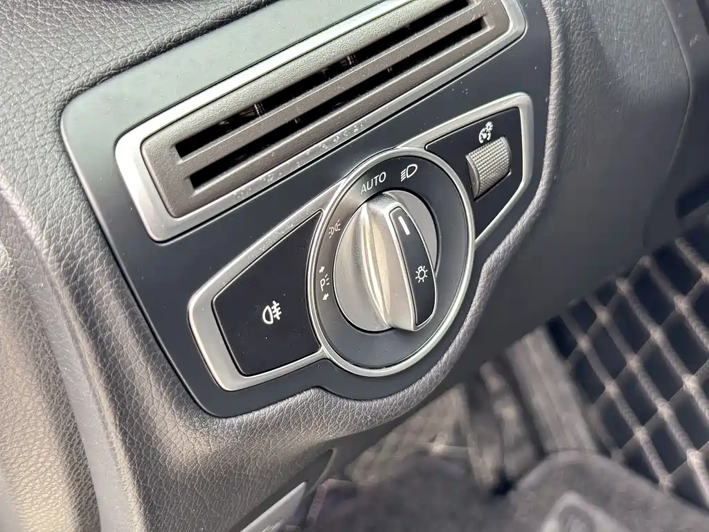 Mercedes-Benz C-Class 2020