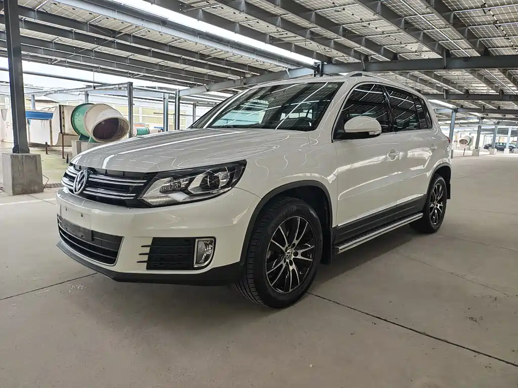 Volkswagen Tiguan 2015 — фото 1
