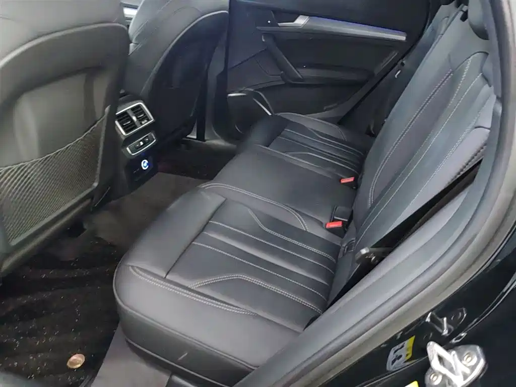 Audi Q5L Sportback 2023 — фото 17