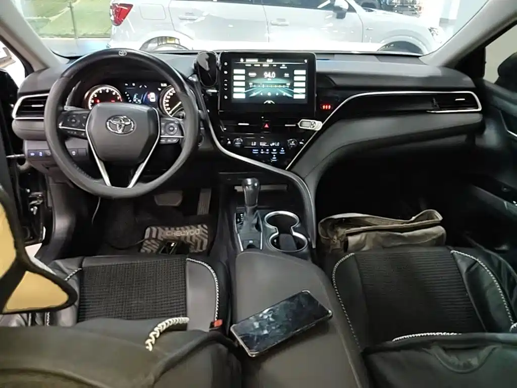 Toyota Camry 2021 — фото 10