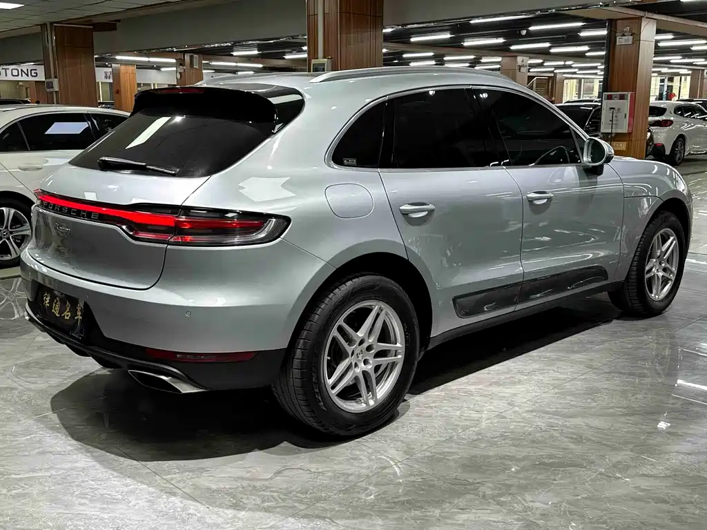 Porsche Macan 2021 — фото 9
