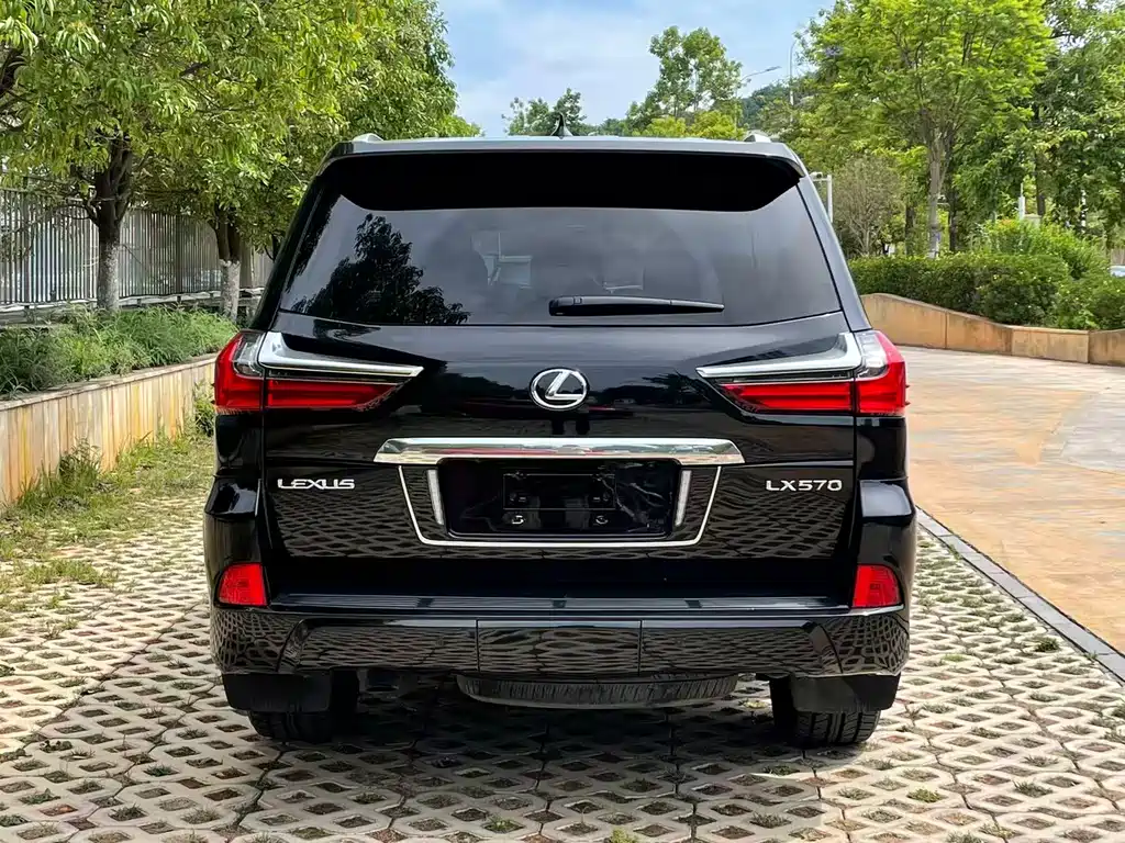 Lexus LX 2018 — фото 5
