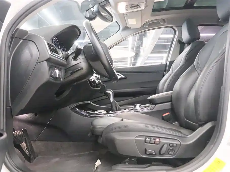 BMW 1 Series 2018 — фото 12