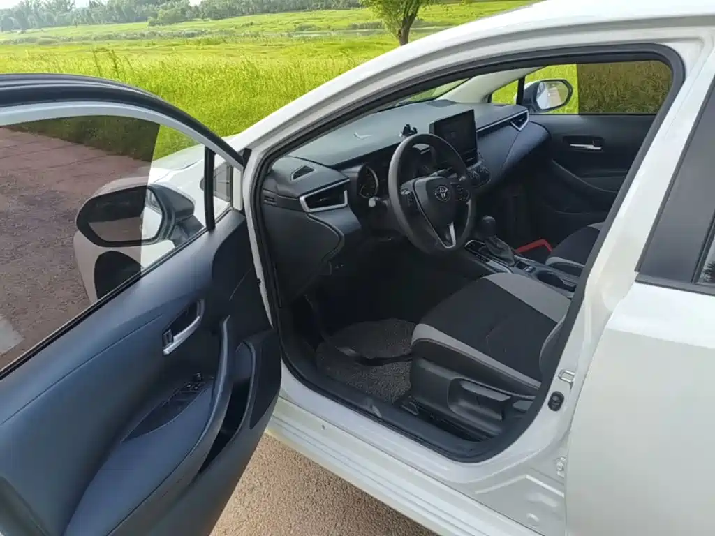 Toyota Corolla 2023 — фото 16