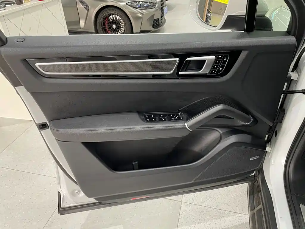 Porsche Cayenne New Energy 2019 — фото 10