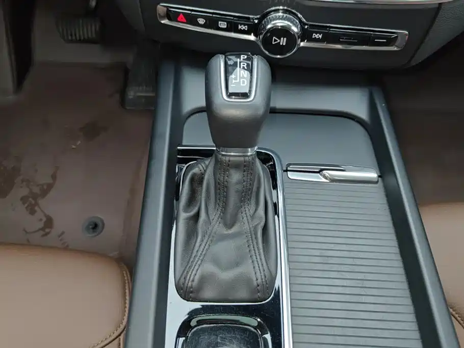 Volvo XC60 2020 — фото 16