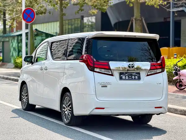 Toyota Alphard 2015