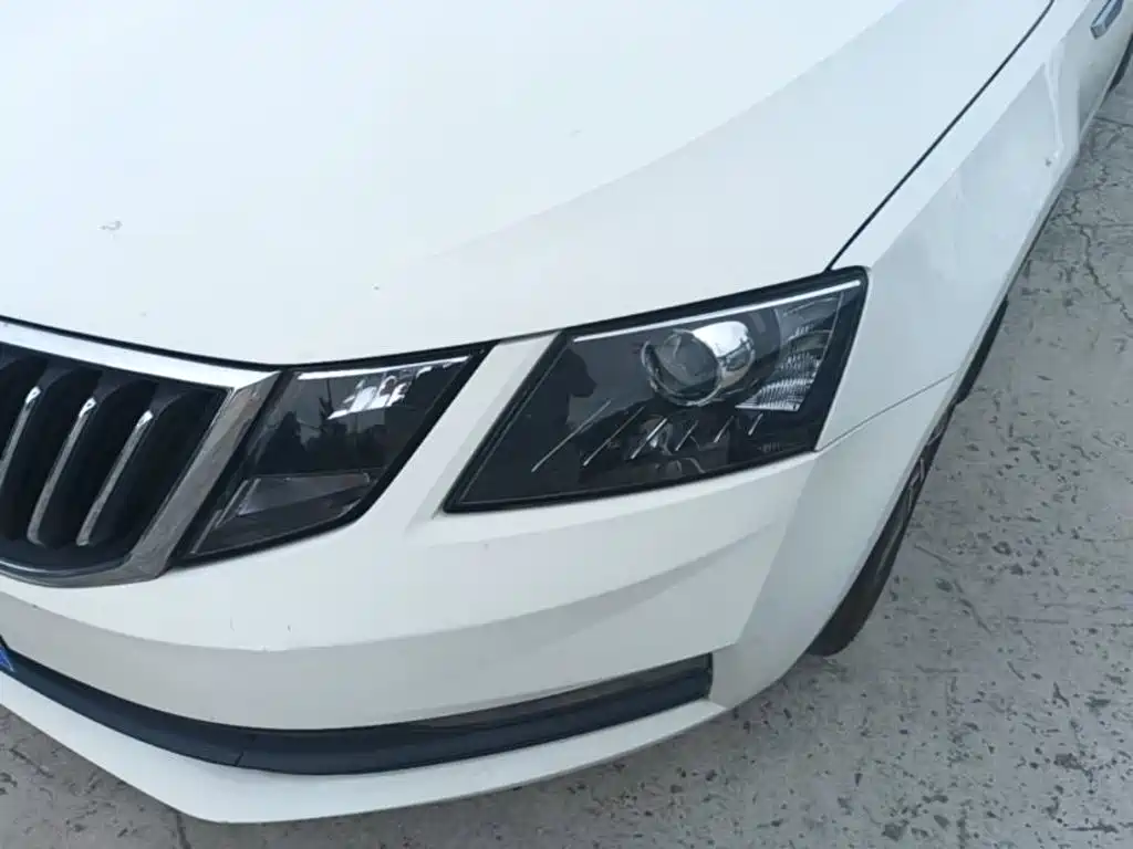 Skoda Octavia 2018 — фото 24