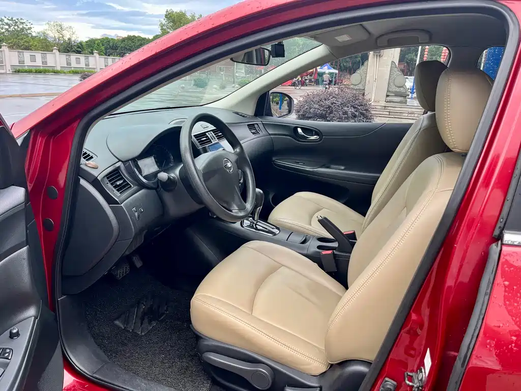 Nissan Tiida 2014