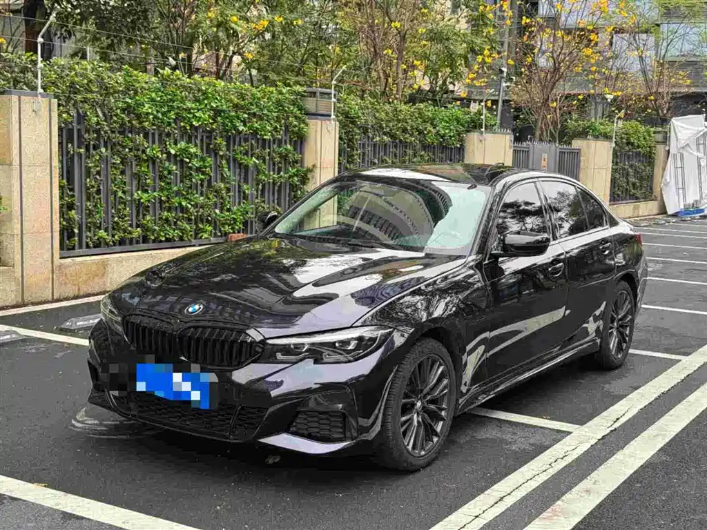 BMW 3 Series 2022 — фото 1