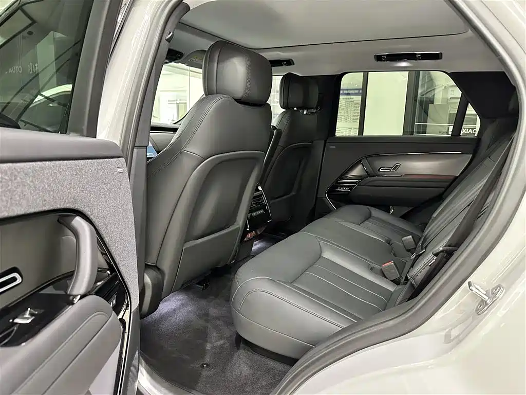 Land Rover Sport 2023 — фото 11