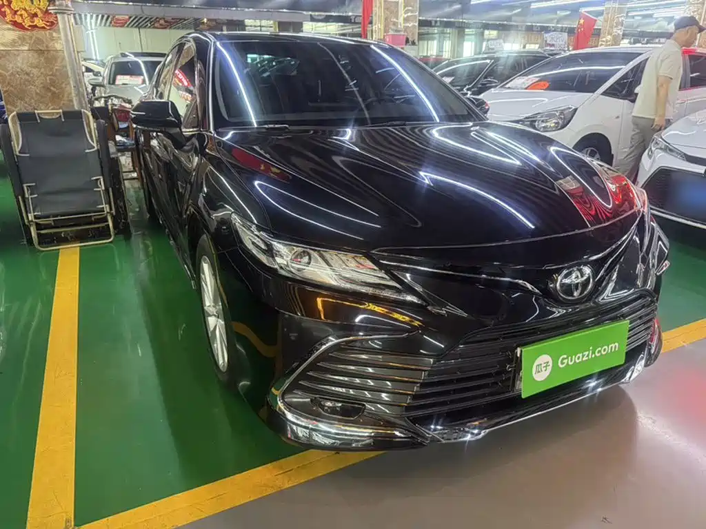 Toyota Camry 2023 — фото 4
