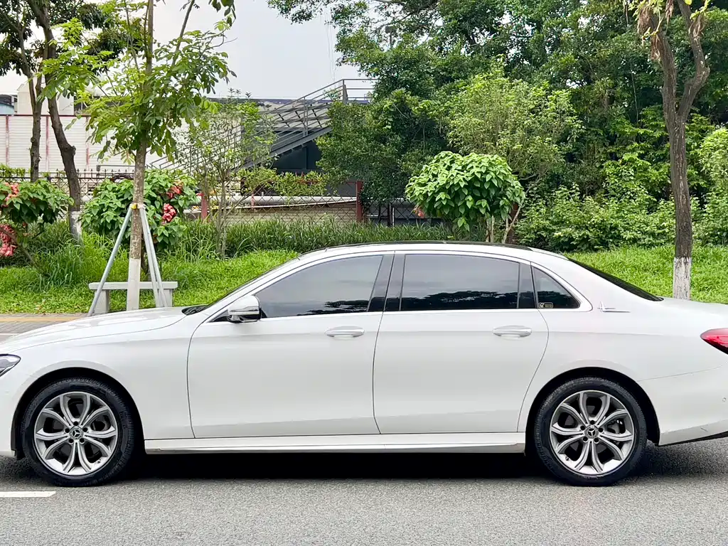 Mercedes-Benz E-Class 2022 — фото 4
