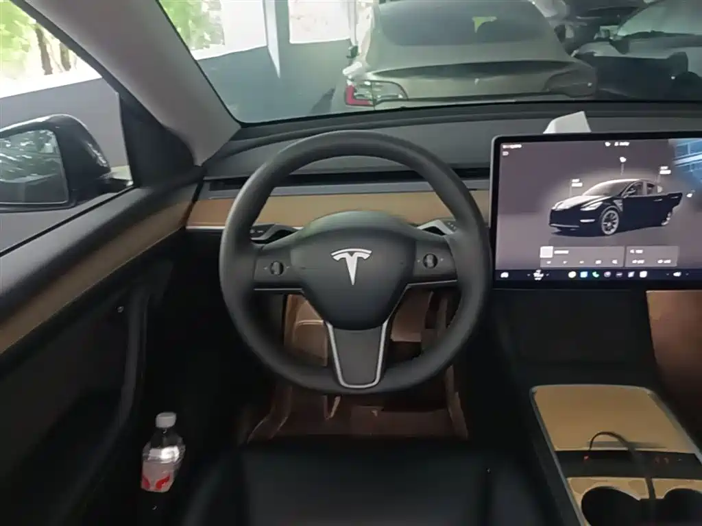 Tesla Model Y 2022 — фото 11