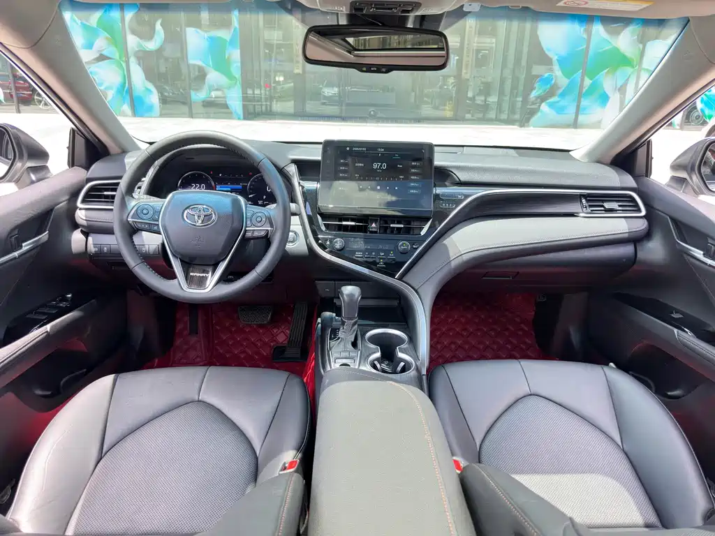 Toyota Camry 2023 — фото 14