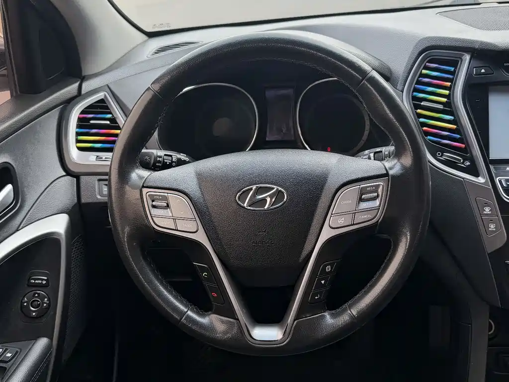 Hyundai Santa Fe 2017 — фото 12