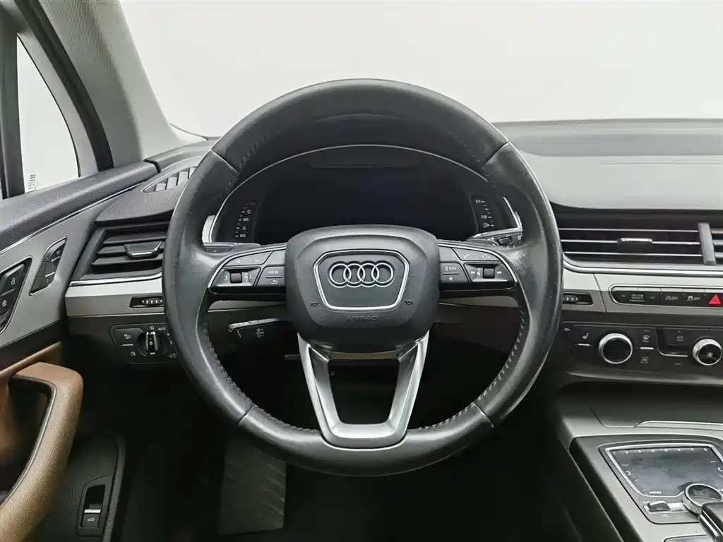 Audi Q7 2018 — фото 11