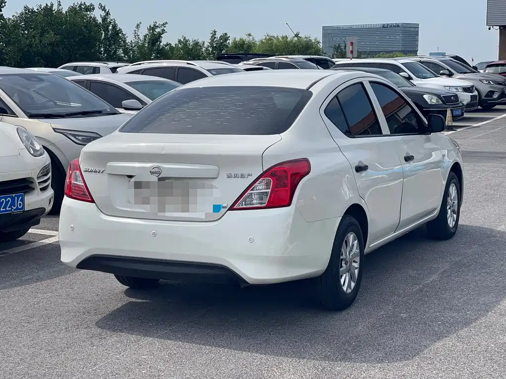 Nissan Sunny 2014