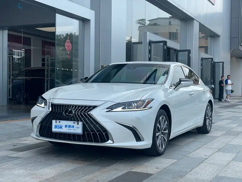 Lexus ES 2023 — фото 1