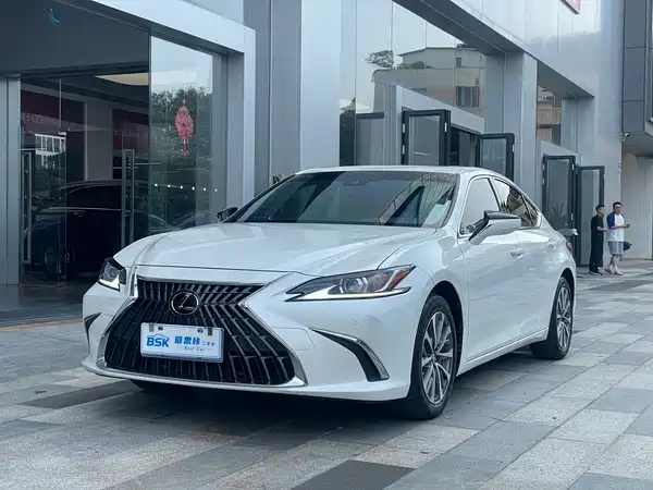 Lexus ES 2023