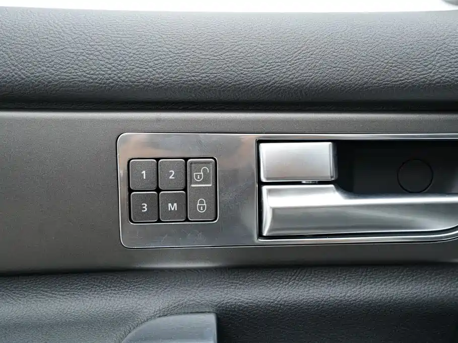 Land Rover Discovery 2014 — фото 27