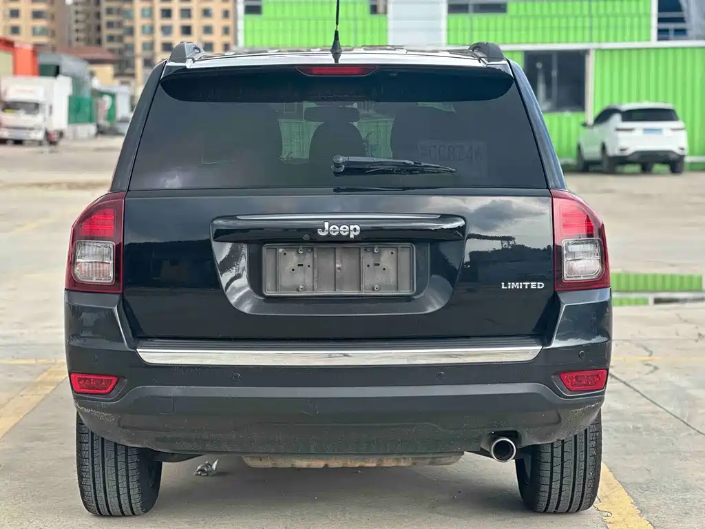 Jeep Compass 2015 — фото 15