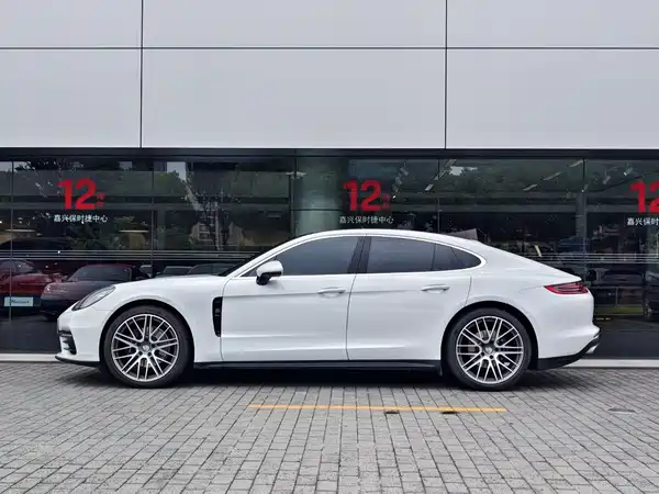 Porsche Panamera 2021