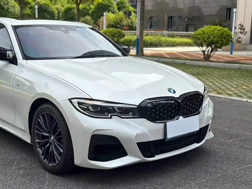 BMW 3 Series 2019 — фото 7