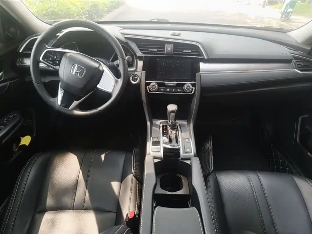 Honda Civic 2019 — фото 10