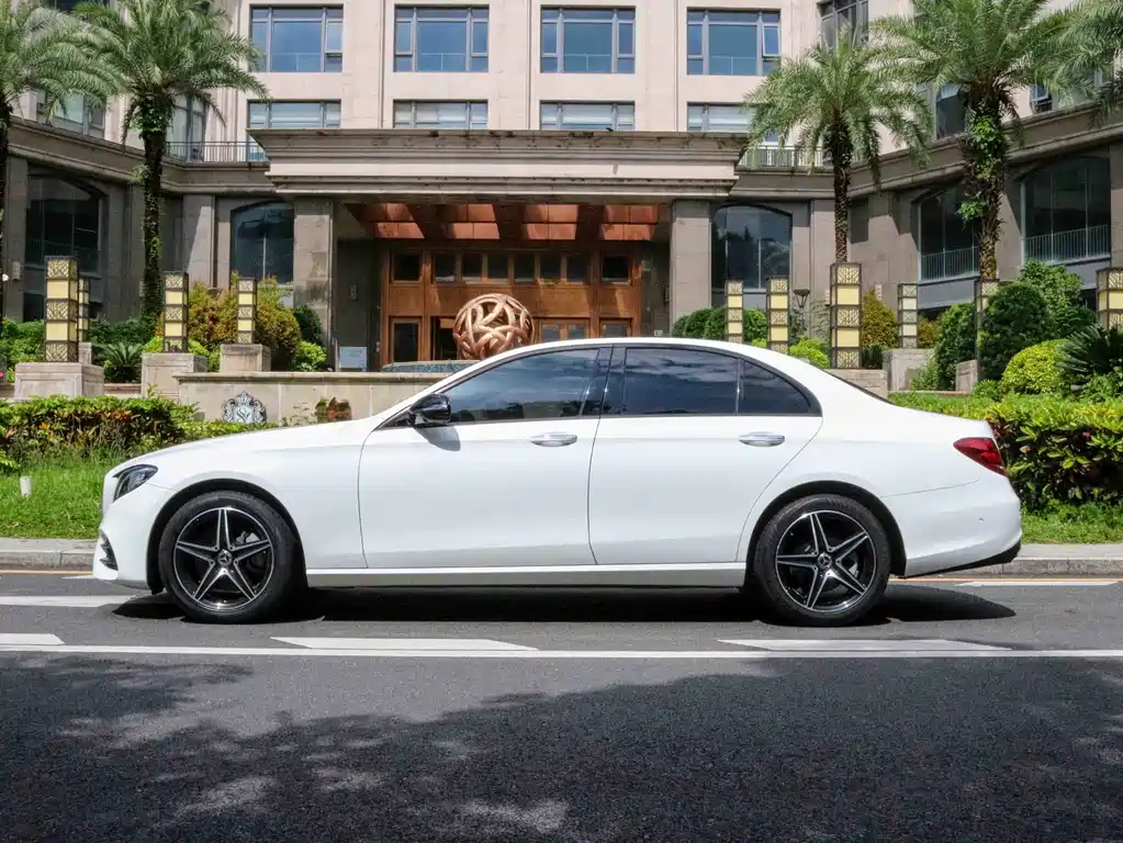 Mercedes-Benz E-Class 2019 — фото 12