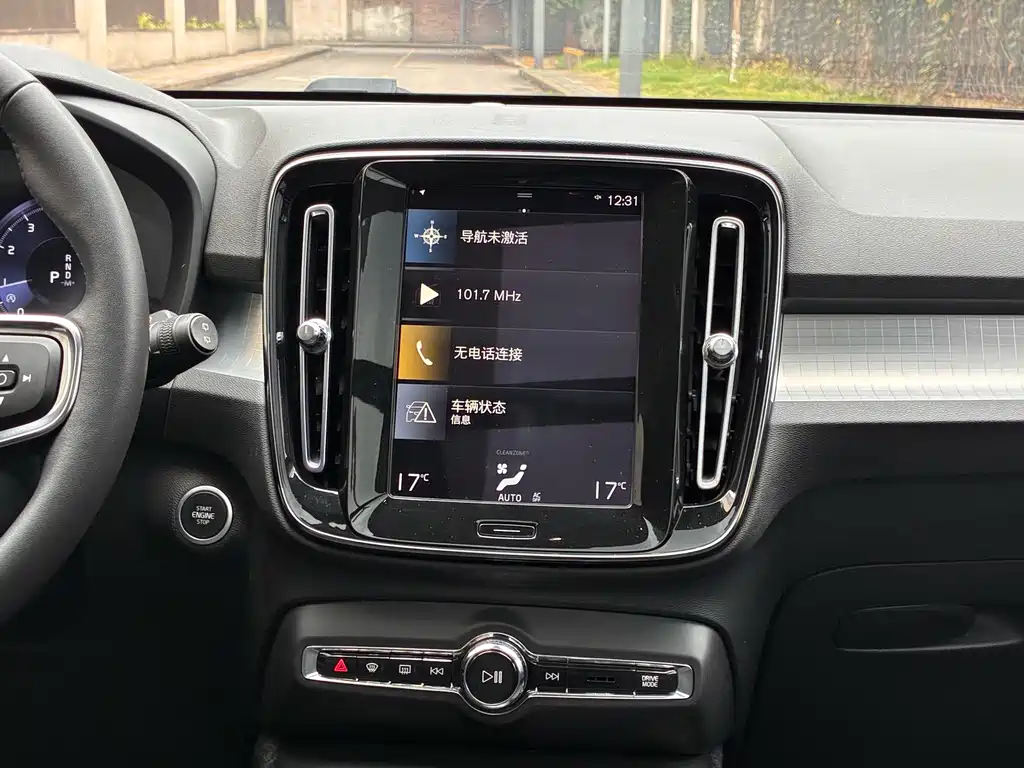 Volvo XC40 2021 — фото 18