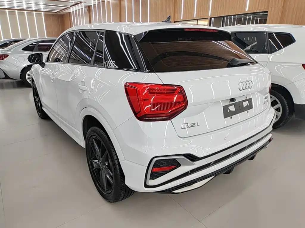 Audi Q2L 2023 — фото 5