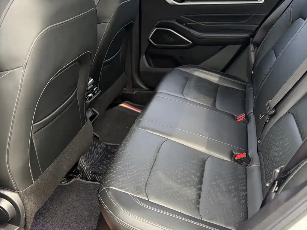 Geely Emgrand 2023