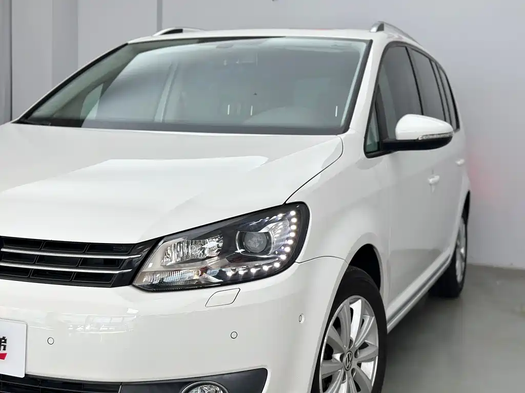 Volkswagen Touran 2014 — фото 3