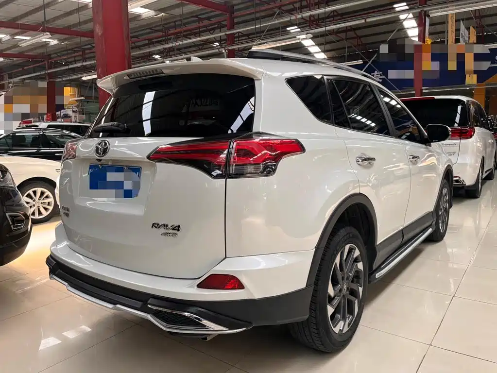 Toyota RAV4 2019 — фото 10