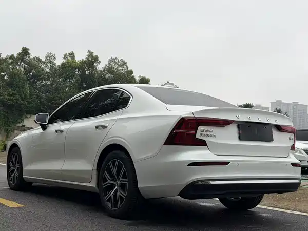 Volvo S60 2025