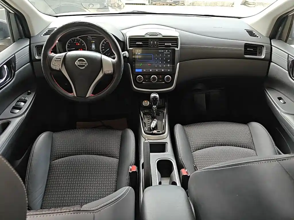 Nissan Tiida 2017 — фото 10