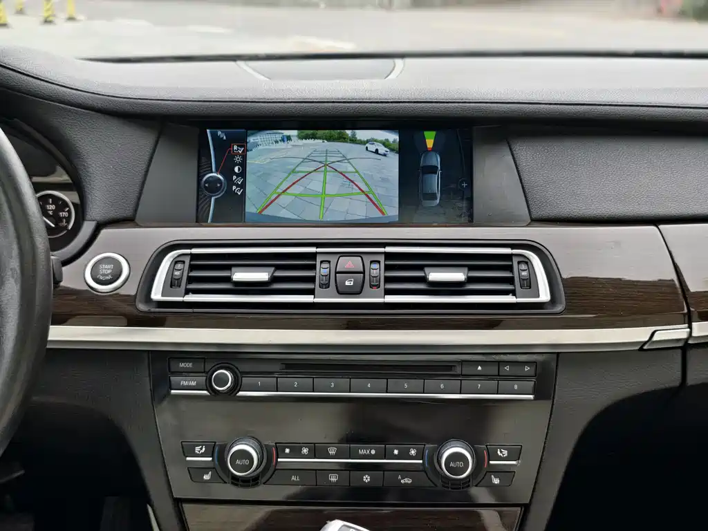 BMW 7 Series 2012 — фото 23