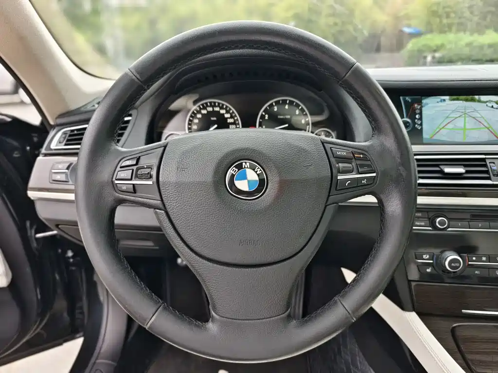 BMW 7 Series 2012 — фото 27