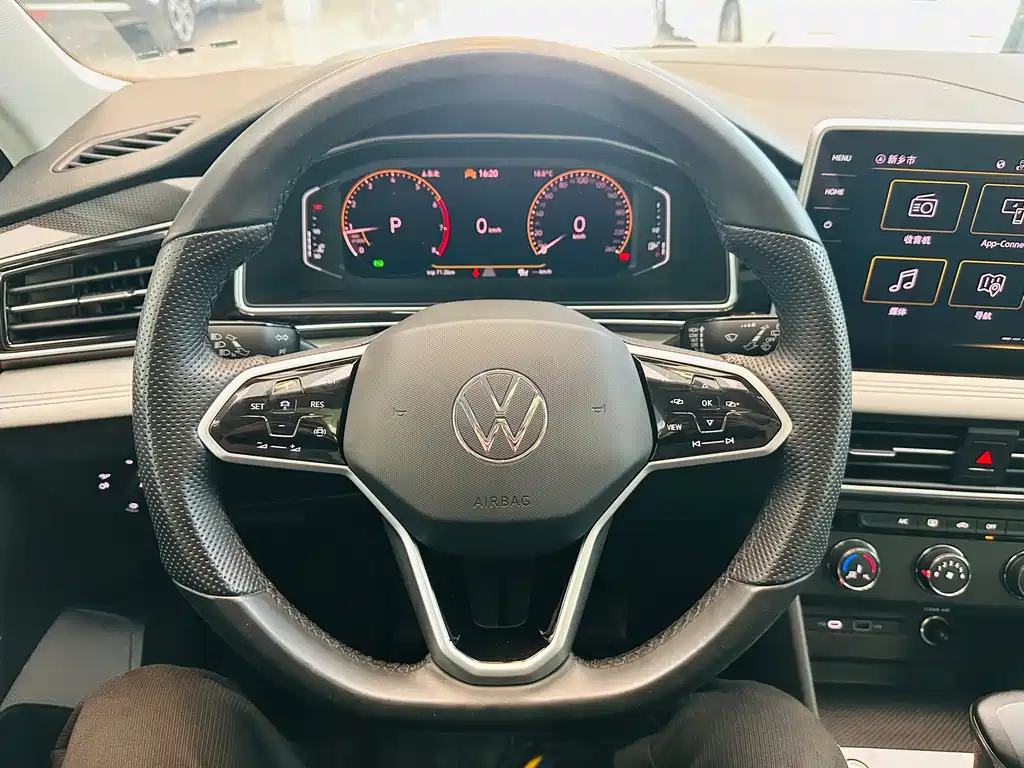 Volkswagen Tiguan L 2023 — фото 8