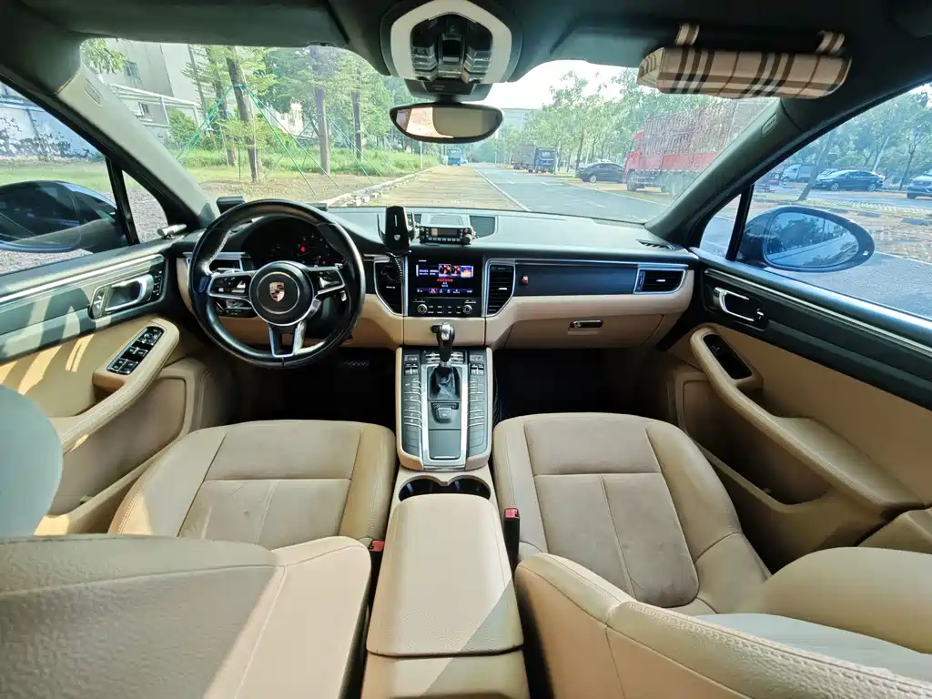 Porsche Macan 2017 — фото 13