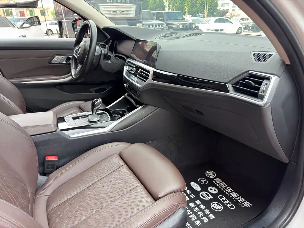 BMW 3 Series 2022 — фото 10