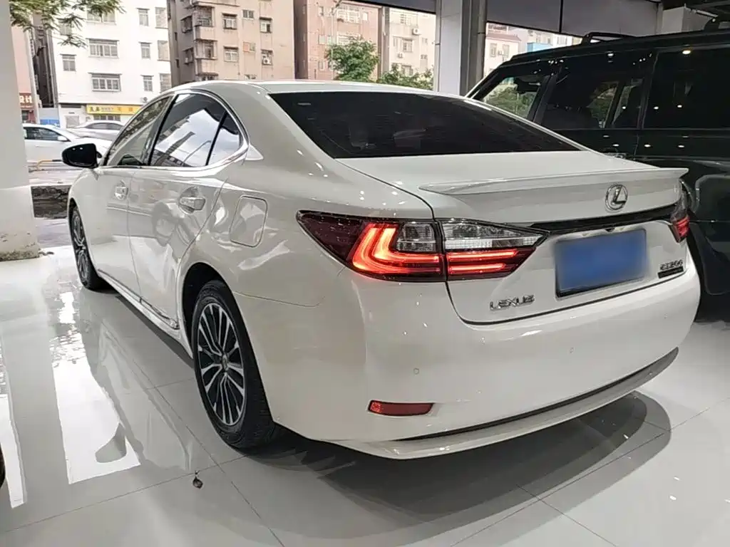 Lexus ES 2016