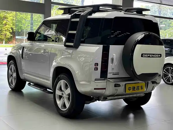 Land Rover Defender 2022