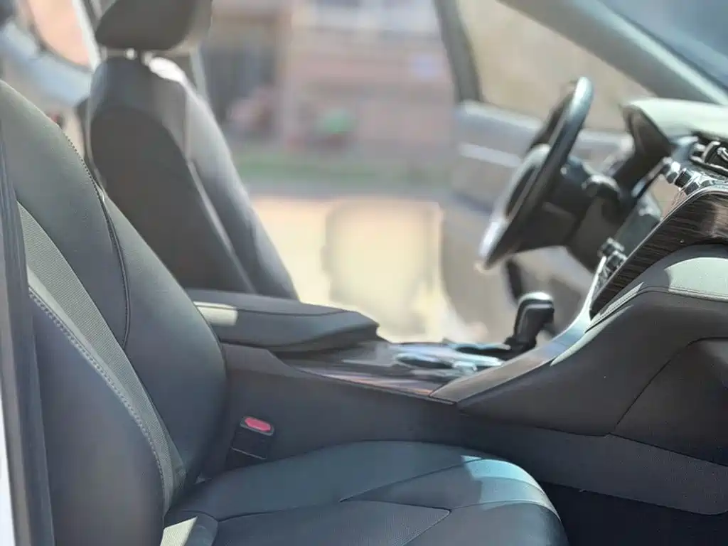 Toyota Camry 2019 — фото 16