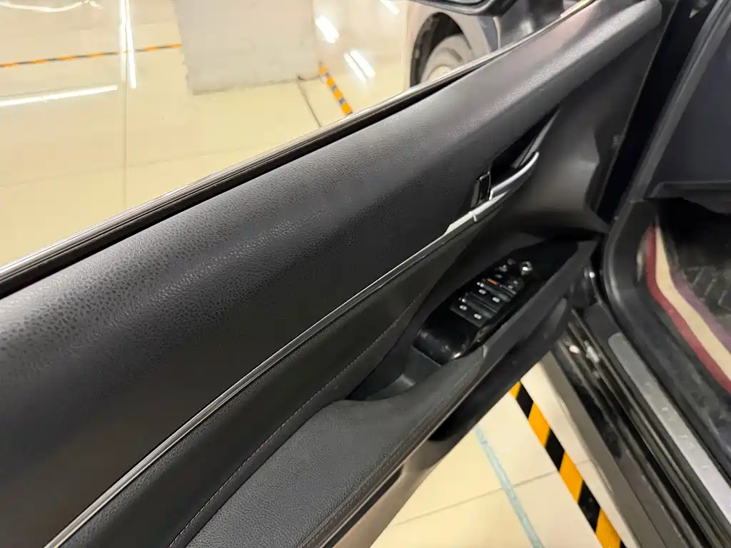 Toyota Camry 2019 — фото 6