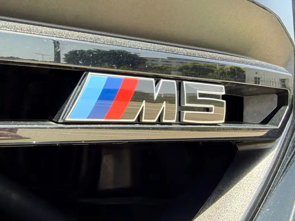 BMW M5 New Energy 2025 — фото 25