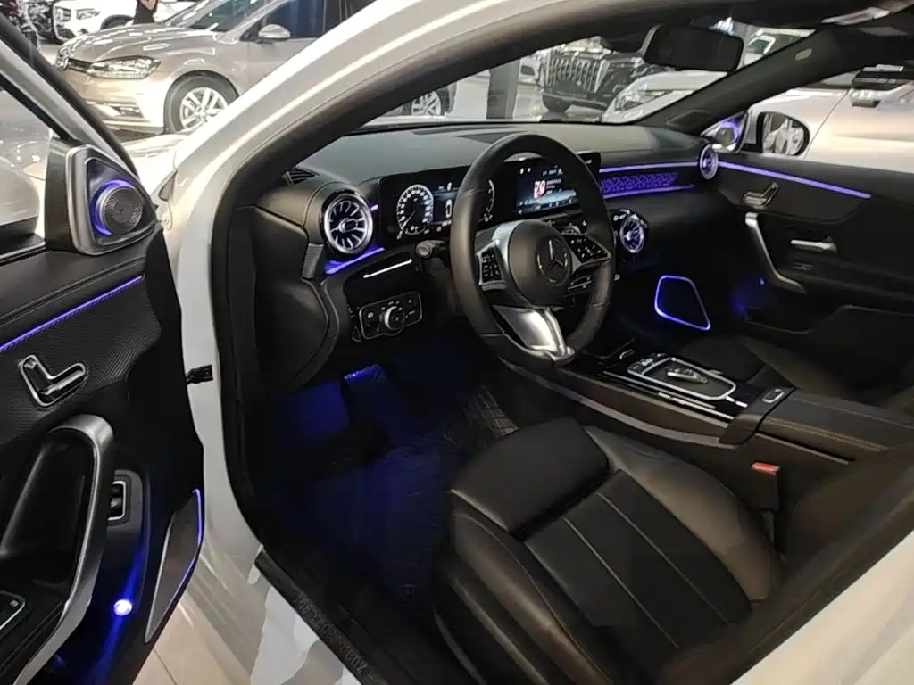 Mercedes-Benz A-Class 2024 — фото 15